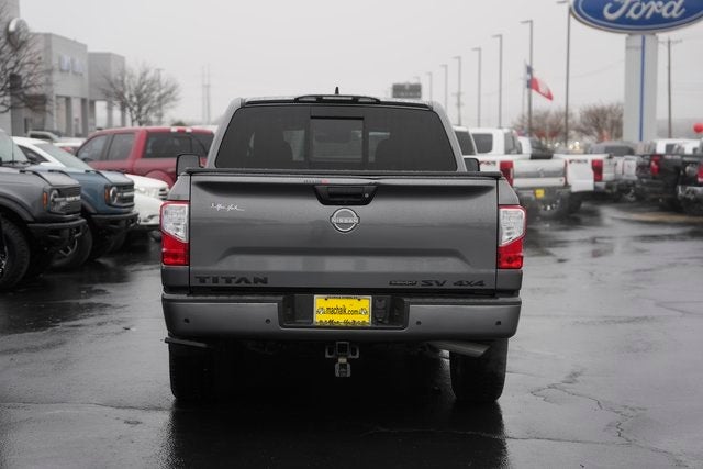 2023 Nissan Titan SV