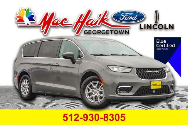 2023 Chrysler Pacifica Touring L's photo