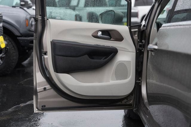 2017 Chrysler Pacifica Touring L