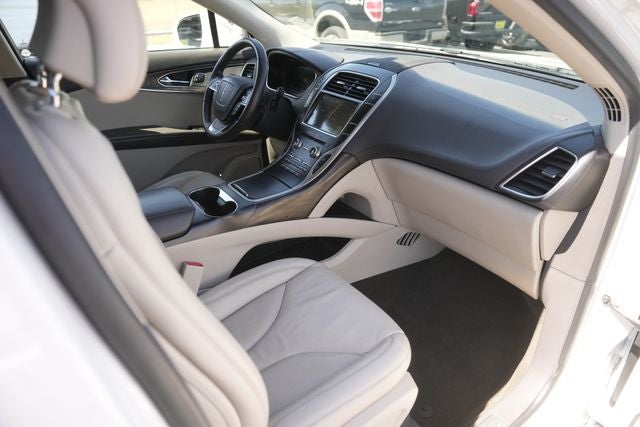 2019 Lincoln Nautilus Select