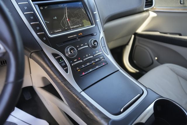 2019 Lincoln Nautilus Select