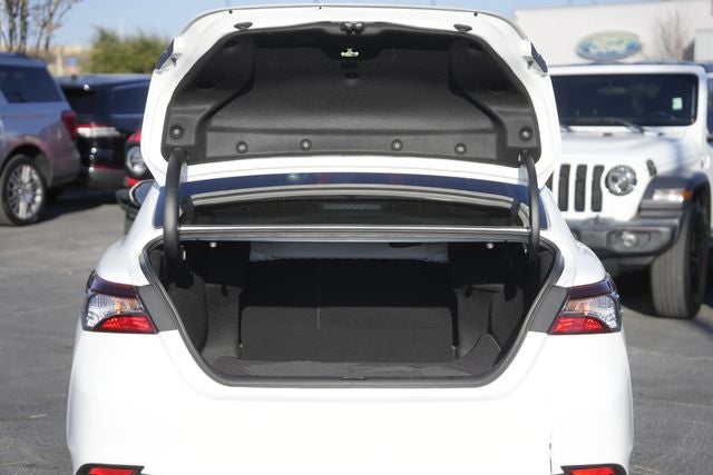 2021 Toyota Camry Hybrid LE