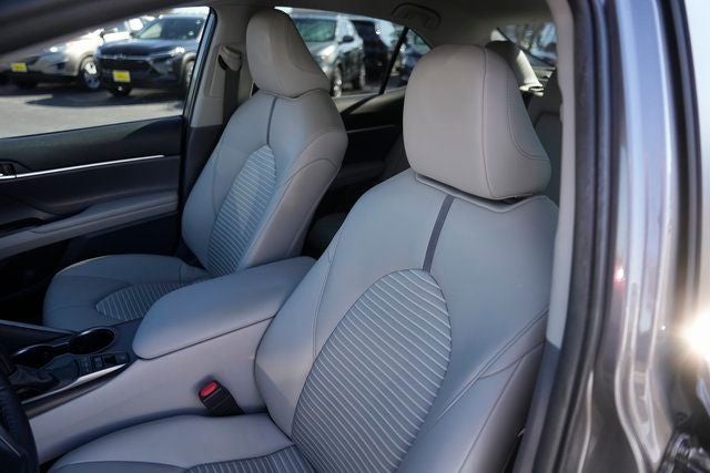 2022 Toyota Camry Hybrid SE