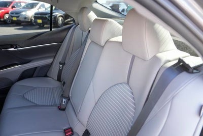 2022 Toyota Camry Hybrid SE