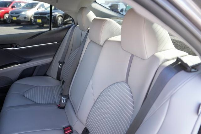 2022 Toyota Camry Hybrid SE