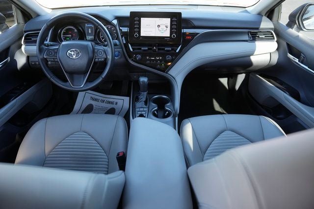 2022 Toyota Camry Hybrid SE