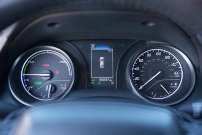 2022 Toyota Camry Hybrid SE