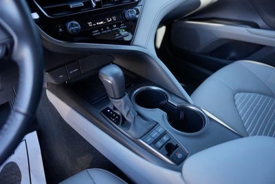 2022 Toyota Camry Hybrid SE