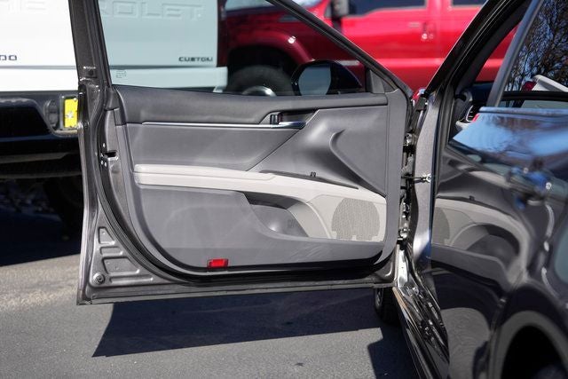 2022 Toyota Camry Hybrid SE