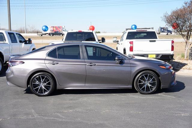 2022 Toyota Camry Hybrid SE