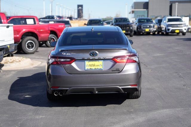 2022 Toyota Camry Hybrid SE