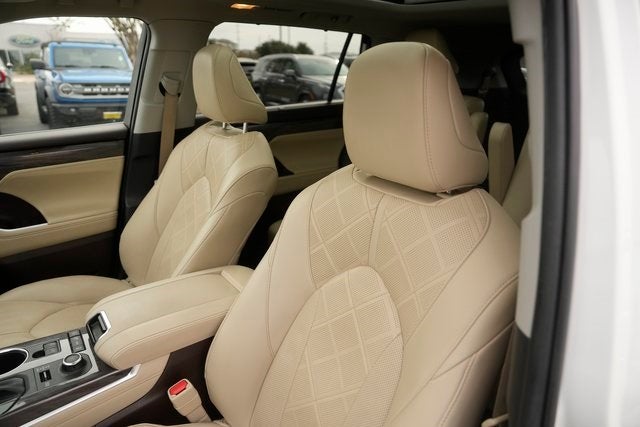 2022 Toyota Highlander Platinum