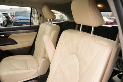 2022 Toyota Highlander Platinum