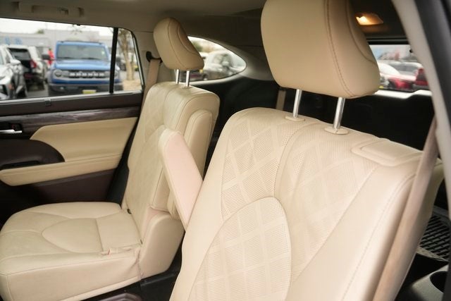 2022 Toyota Highlander Platinum