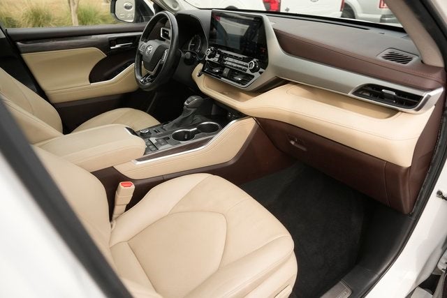 2022 Toyota Highlander Platinum