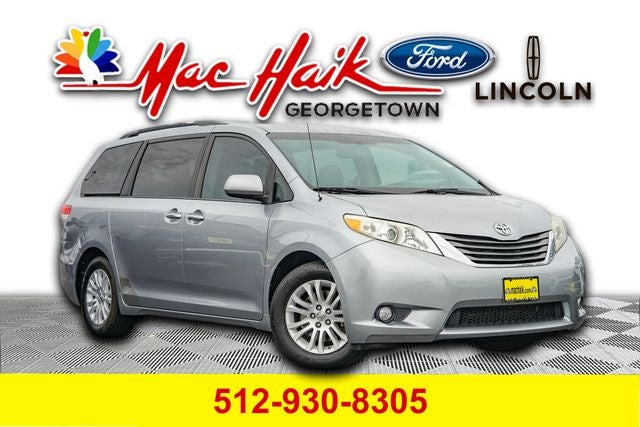2013 Toyota Sienna XLE 8 Passenger