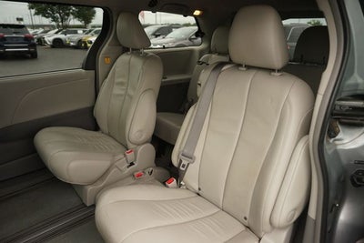 2013 Toyota Sienna XLE 8 Passenger
