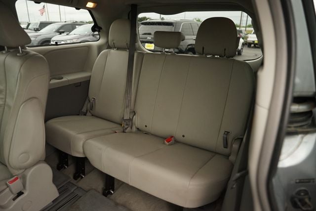 2013 Toyota Sienna XLE 8 Passenger