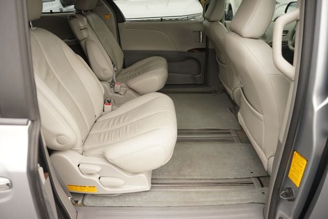 2013 Toyota Sienna XLE 8 Passenger