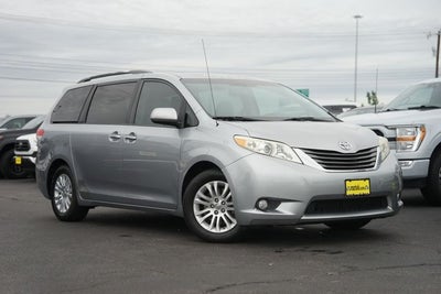 2013 Toyota Sienna XLE 8 Passenger