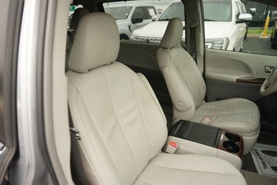 2013 Toyota Sienna XLE 8 Passenger