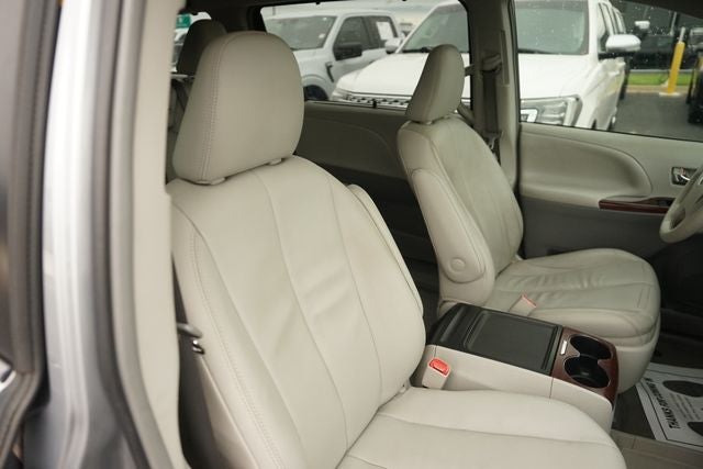 2013 Toyota Sienna XLE 8 Passenger