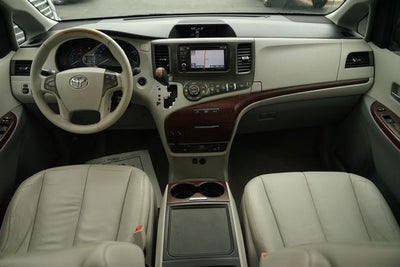 2013 Toyota Sienna XLE 8 Passenger