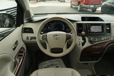 2013 Toyota Sienna XLE 8 Passenger