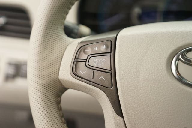 2013 Toyota Sienna XLE 8 Passenger