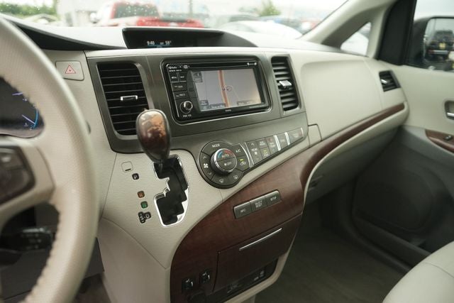 2013 Toyota Sienna XLE 8 Passenger