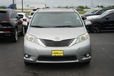 2013 Toyota Sienna XLE 8 Passenger