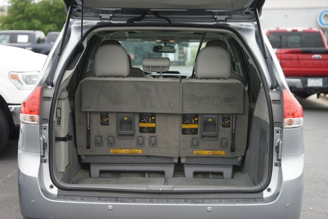 2013 Toyota Sienna XLE 8 Passenger