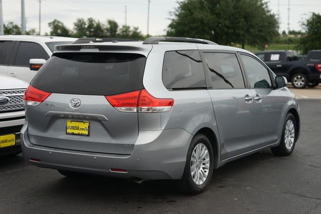 2013 Toyota Sienna XLE 8 Passenger