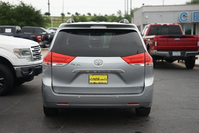 2013 Toyota Sienna XLE 8 Passenger