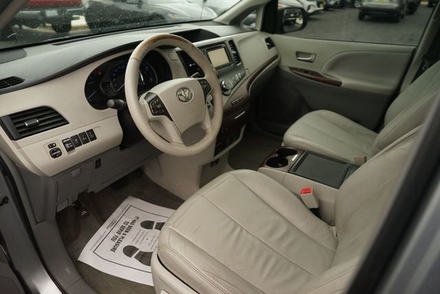 2013 Toyota Sienna XLE 8 Passenger