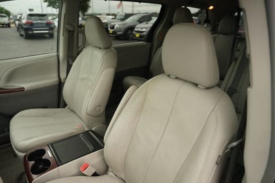 2013 Toyota Sienna XLE 8 Passenger
