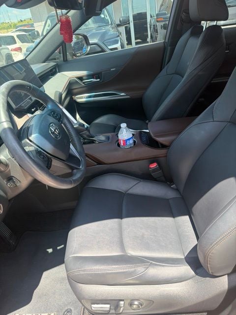 2023 Toyota Venza Base