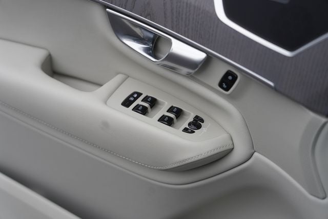 2025 Volvo XC90 B6 Plus 6-Seater