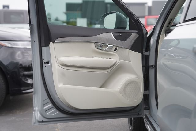 2025 Volvo XC90 B6 Plus 6-Seater