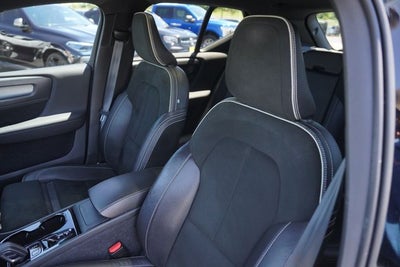 2020 Volvo XC40 R-Design