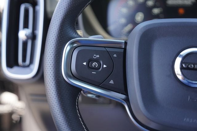 2020 Volvo XC40 R-Design