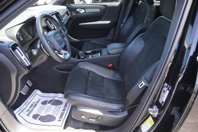 2020 Volvo XC40 R-Design