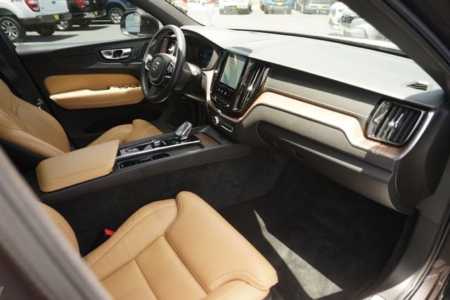 2022 Volvo XC60 Recharge Plug-In Hybrid T8 Inscription