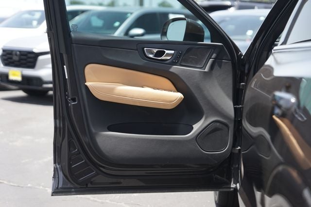 2022 Volvo XC60 Recharge Plug-In Hybrid T8 Inscription