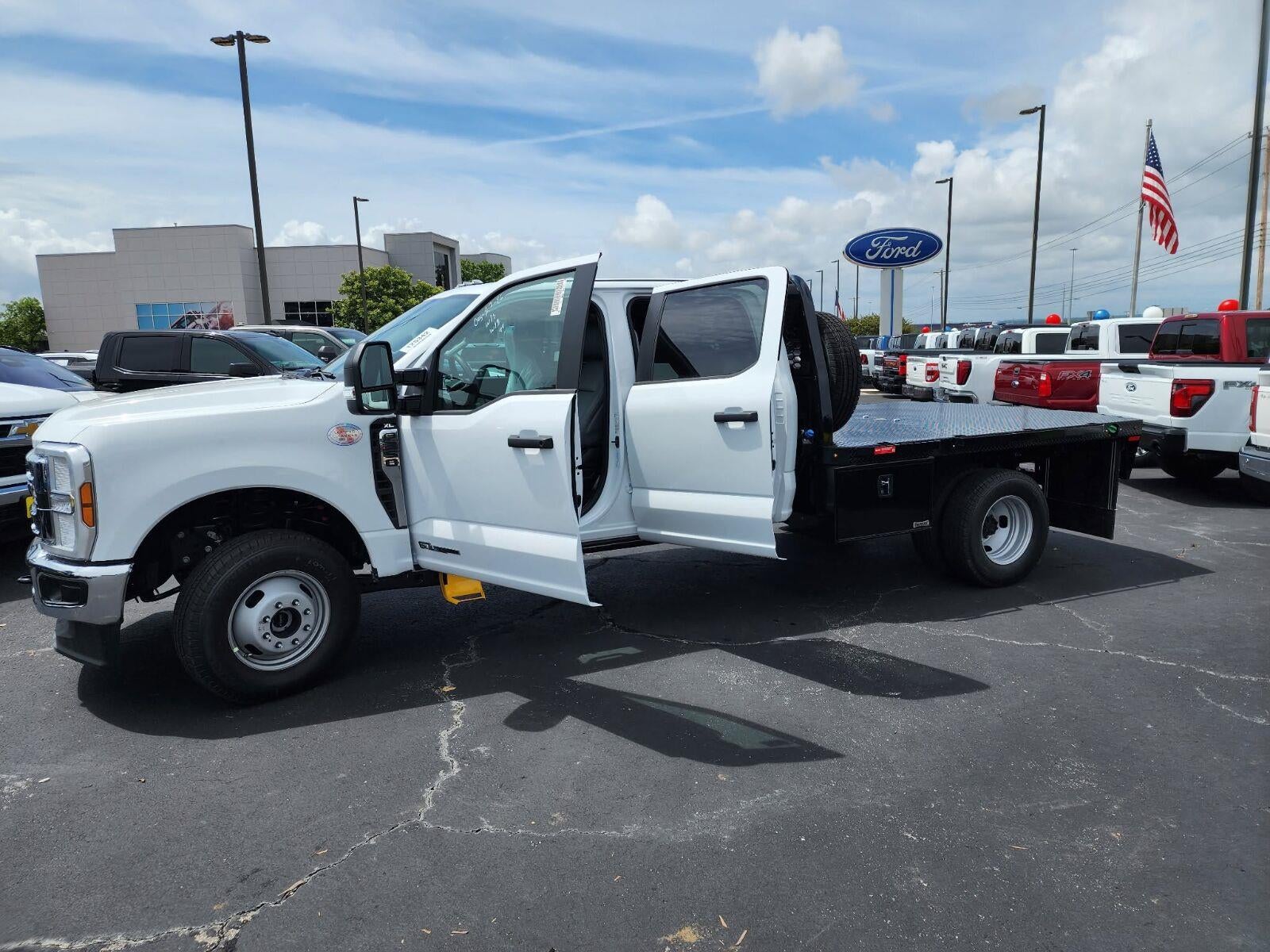 2026 Ford Super Duty F-350 Drw XL