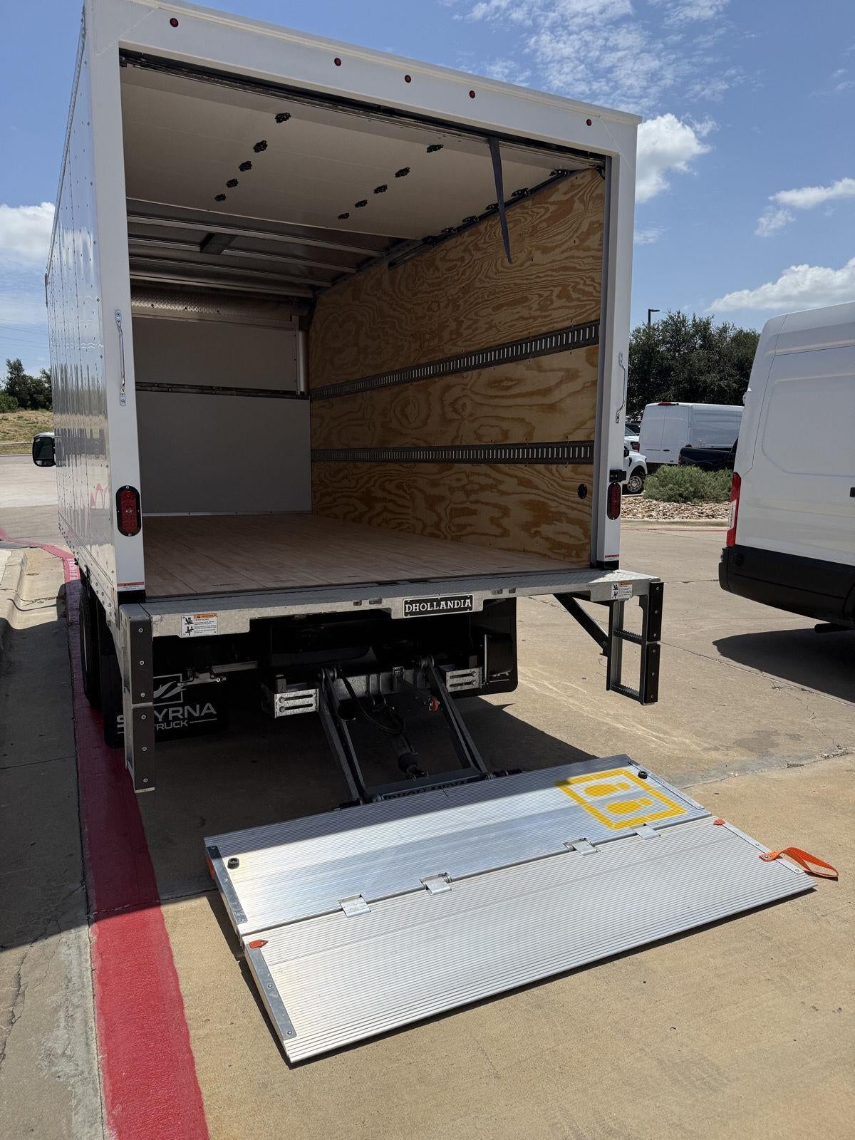2027 Ford E-Series Cutaway BASE