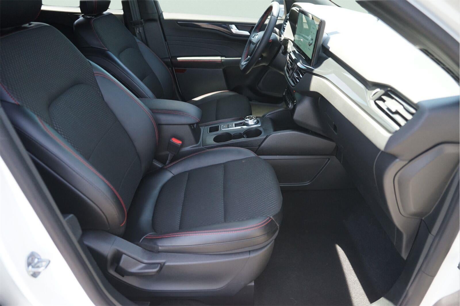 2025 Ford Escape Hybrid ST-Line