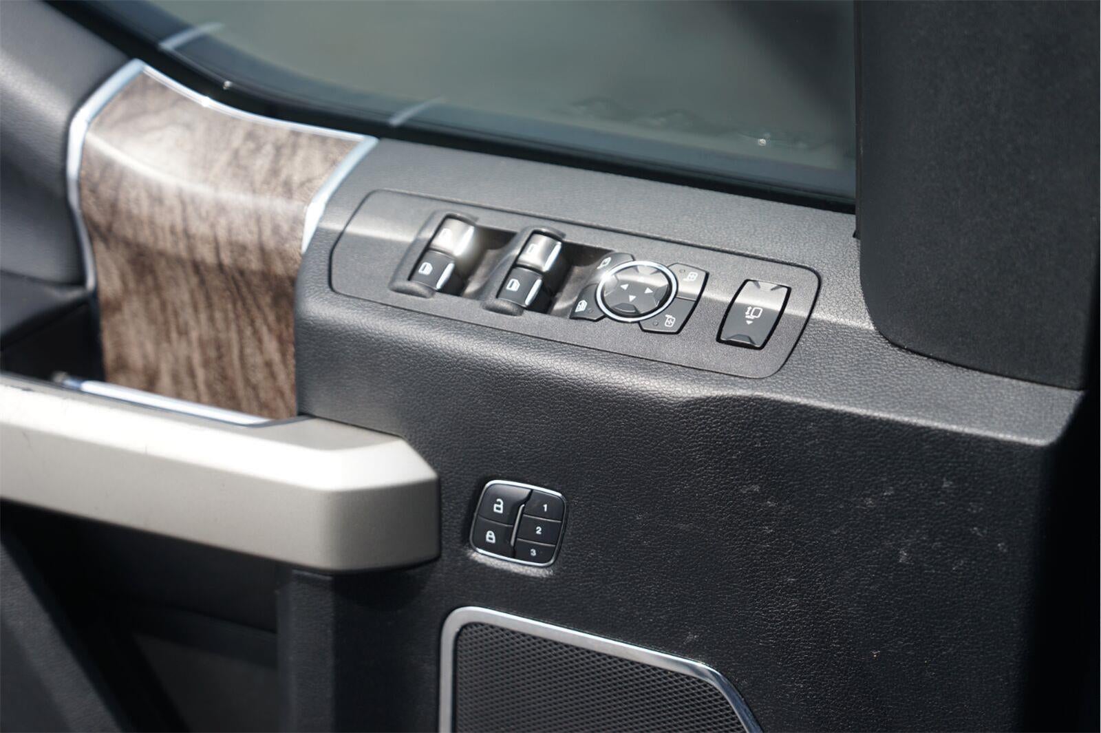2017 Ford Super Duty F-250 SRW Lariat