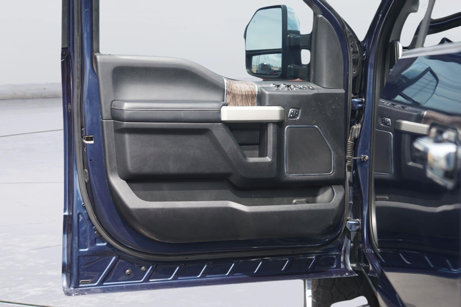 2017 Ford Super Duty F-250 SRW Lariat