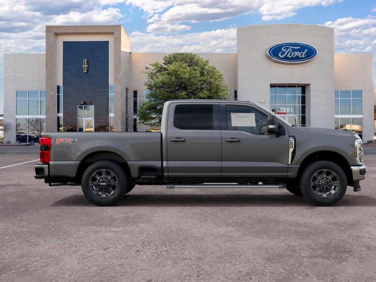 2027 Ford Super Duty F-250 SRW XLT